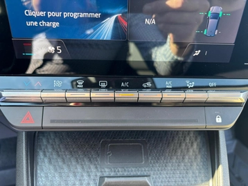 Image véhicule  Renault MEGANE E-TECH (12)