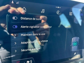 Image véhicule  Renault MEGANE E-TECH (9)