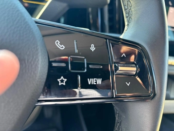 Image véhicule  Renault MEGANE E-TECH (38)