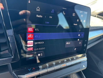 Image véhicule  Renault MEGANE E-TECH (20)