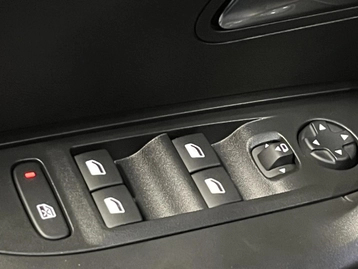 Image véhicule  Peugeot 2008 (35)