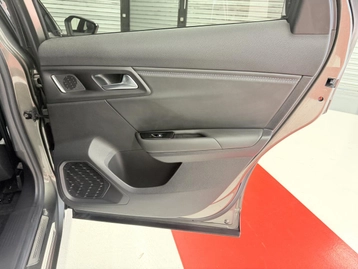 Image véhicule Citroën C5 X (43) Image véhicule Citroën C5 X (43)
