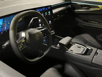 Image véhicule  Renault RAFALE (46) Image véhicule  Renault RAFALE (46)