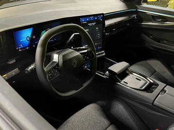 Image véhicule  Renault RAFALE (26) Image véhicule  Renault RAFALE (26)