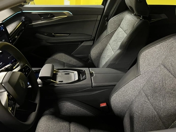 Image véhicule  Renault RAFALE (32) Image véhicule  Renault RAFALE (32)