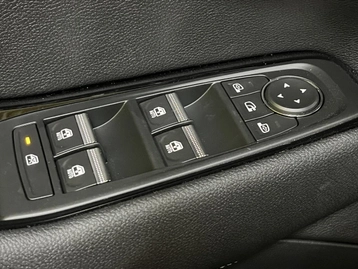 Image véhicule  Renault RAFALE (16) Image véhicule  Renault RAFALE (16)