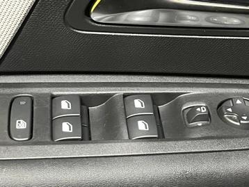 Image véhicule Citroën C4 (19) Image véhicule Citroën C4 (19)
