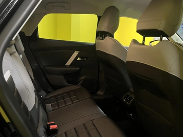 Image véhicule Citroën C4 (28) Image véhicule Citroën C4 (28)