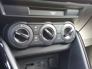 Image véhicule Mazda Mazda 2 (12) Image véhicule Mazda Mazda 2 (12)
