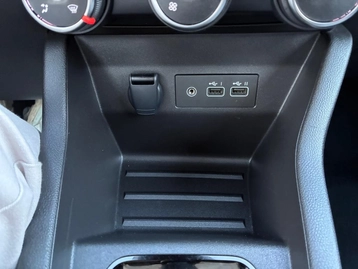 Image véhicule  Renault CLIO (37)