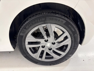 Image véhicule  Peugeot 208 (40)