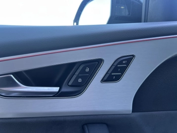 Image véhicule  Audi Q8 (23)