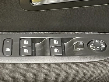 Image véhicule  Peugeot 208 (24)