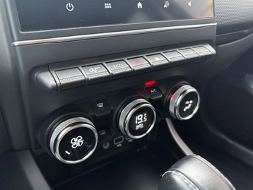 Image véhicule  Renault ARKANA (22)
