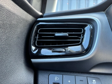 Image véhicule  Kia STONIC BUSINESS (8)