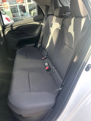 Image véhicule  Toyota YARIS (18)