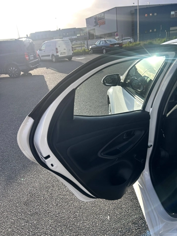 Image véhicule  Toyota YARIS (17)