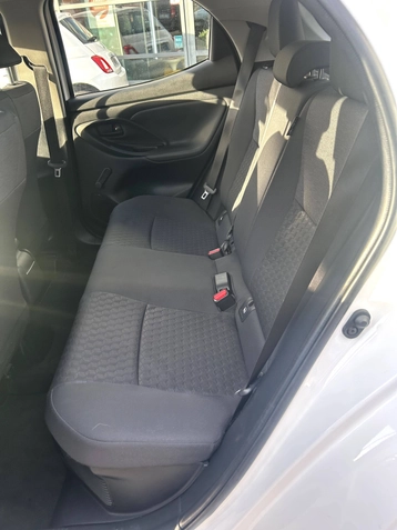 Image véhicule  Toyota YARIS (19)