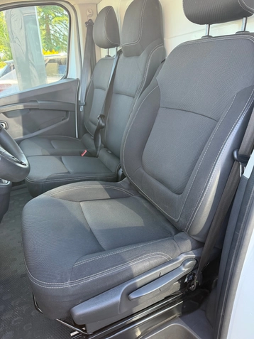 Image véhicule  Renault TRAFIC (10)