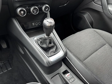 Image véhicule  Renault CAPTUR (24)