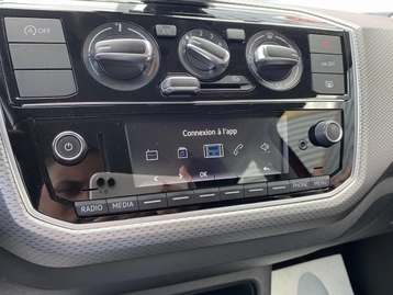 Image véhicule  Volkswagen Up 2.0 (15)