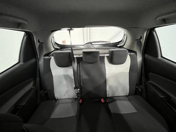 Image véhicule  Toyota YARIS (14)