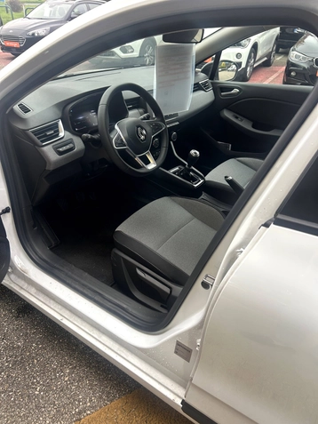 Image véhicule  Renault CLIO (8)