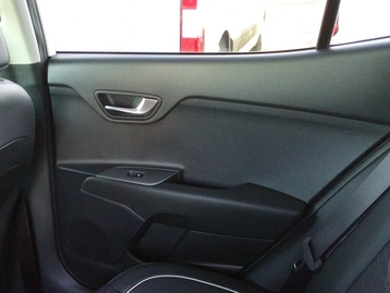 Image véhicule  Kia STONIC (32)