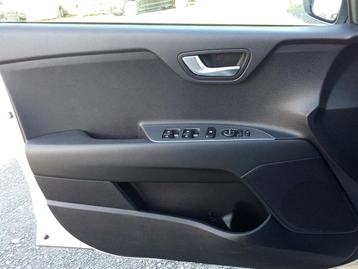 Image véhicule  Kia STONIC (43)