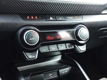 Image véhicule  Kia STONIC (7)