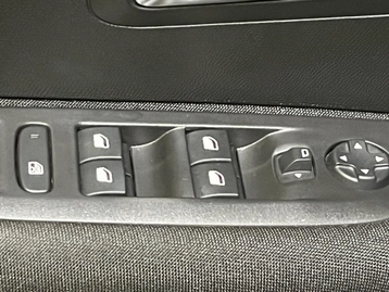 Image véhicule  Peugeot 208 (16)