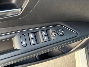 Image véhicule Peugeot 3008 (17) Image véhicule Peugeot 3008 (17)