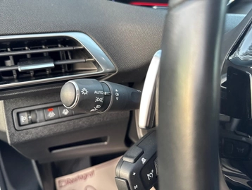 Image véhicule Peugeot 3008 (32) Image véhicule Peugeot 3008 (32)