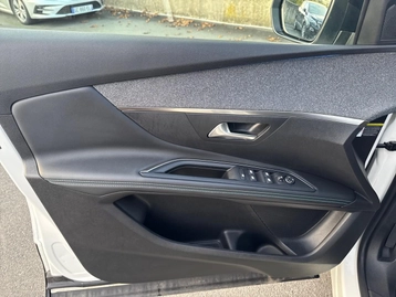 Image véhicule Peugeot 3008 (26) Image véhicule Peugeot 3008 (26)