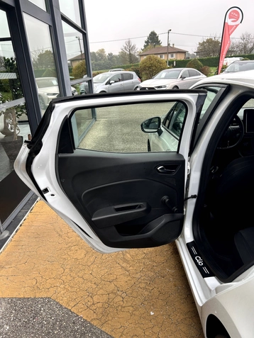 Image véhicule  Renault CLIO (7)