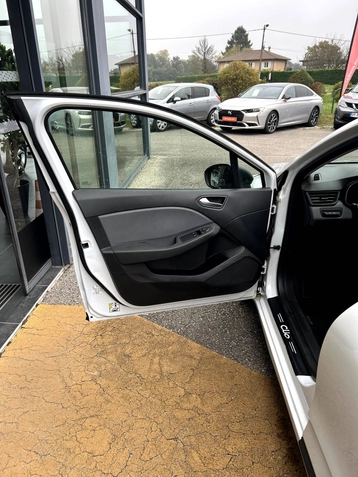Image véhicule  Renault CLIO (4)