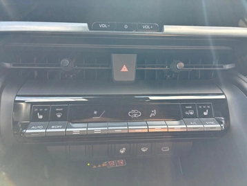 Image véhicule  Toyota C-HR (32)