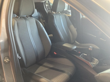 Image véhicule  Peugeot 208 (11)