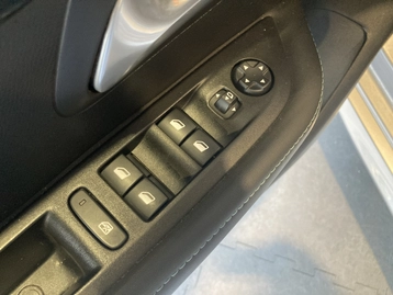 Image véhicule  Peugeot 208 (12)