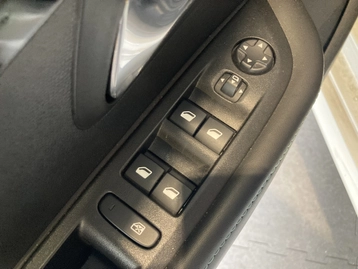 Image véhicule  Peugeot 208 (12)