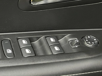 Image véhicule  Peugeot 208 (9)