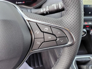 Image véhicule Renault CLIO (27) Image véhicule Renault CLIO (27)