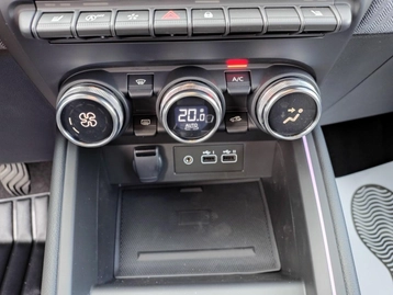 Image véhicule Renault CLIO (24) Image véhicule Renault CLIO (24)