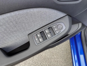 Image véhicule Renault CLIO (17) Image véhicule Renault CLIO (17)