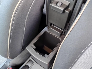 Image véhicule Renault CLIO (26) Image véhicule Renault CLIO (26)