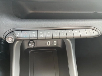 Image véhicule  Jeep AVENGER (32)