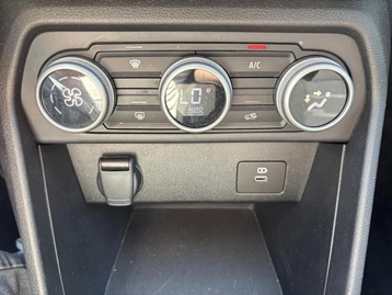 Image véhicule  Dacia SANDERO (35)