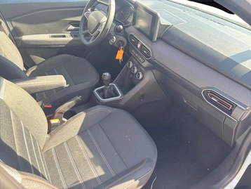 Image véhicule  Dacia SANDERO (17)