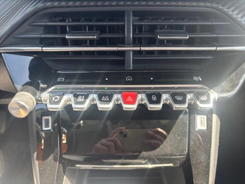 Image véhicule  Peugeot 208 (28)