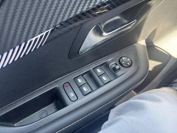 Image véhicule  Peugeot 208 (22)